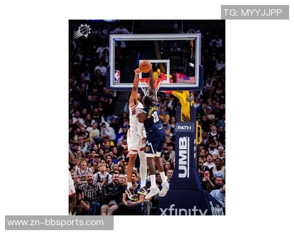 布克半场表现平平18分钟仅得10分3篮板6助攻正负值惨淡11