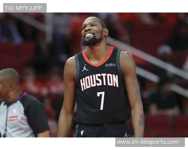 杜兰特谈末节表现强调团队合作与减压的重要性