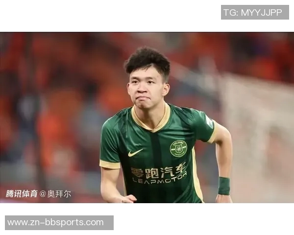 陶强龙兑现承诺赠球王钰栋期待下一届U23亚洲杯再创佳绩